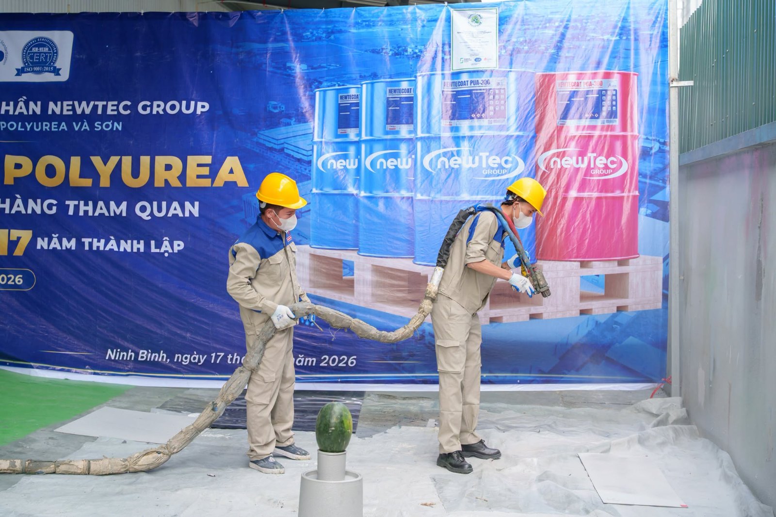 Trình diễn thi công phun polyurea NEWTECOAT trực tiếp cho khách mời